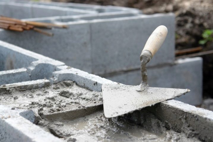 Глиноземистый цемент: особенности и применение