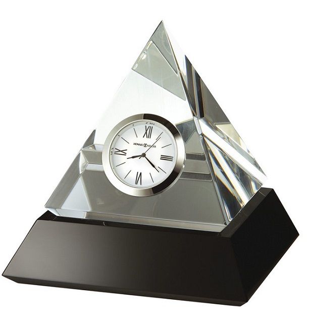 Часы-будильник пирамидальной формы способствуют накоплению положительной энергии