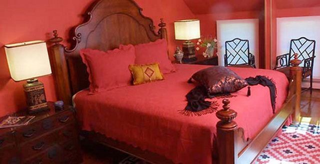 Красный цвет для спальни - крайне неудачное решение