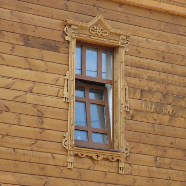 Деревянные наличники - это, конечно, "классика" отделки фасада