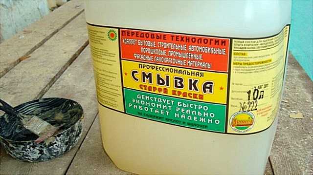 Раствор для размягчения и последующей смывки слоев краски со стен.