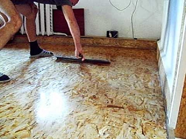 Покрытие поверхности пола из OSB наливным эпоксидным составом.