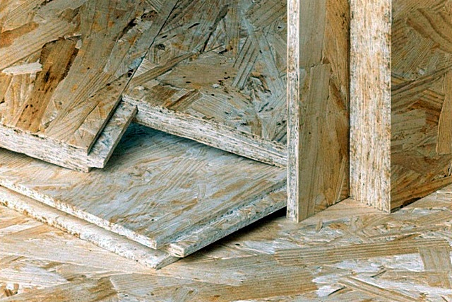 Ориентированно-стружечные чаще выпускаются с ровными торцами. Но для отделочных работ можно поискать и шпунтованные.