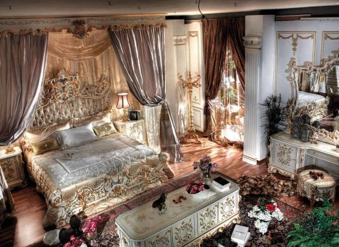 необычный декор гостиной в стиле барокко