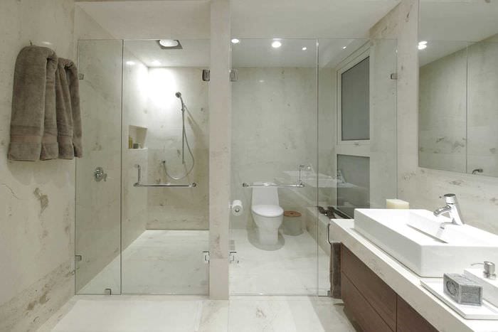 идея яркого стиля ванной комнаты