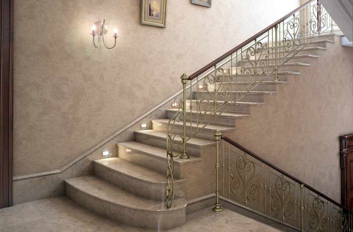 пример светлого дизайна лестницы в честном доме