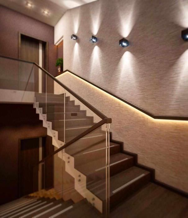 идея светлого интерьера лестницы в честном доме