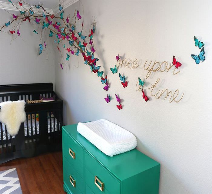Декоративные бабочки на стене детской комнаты