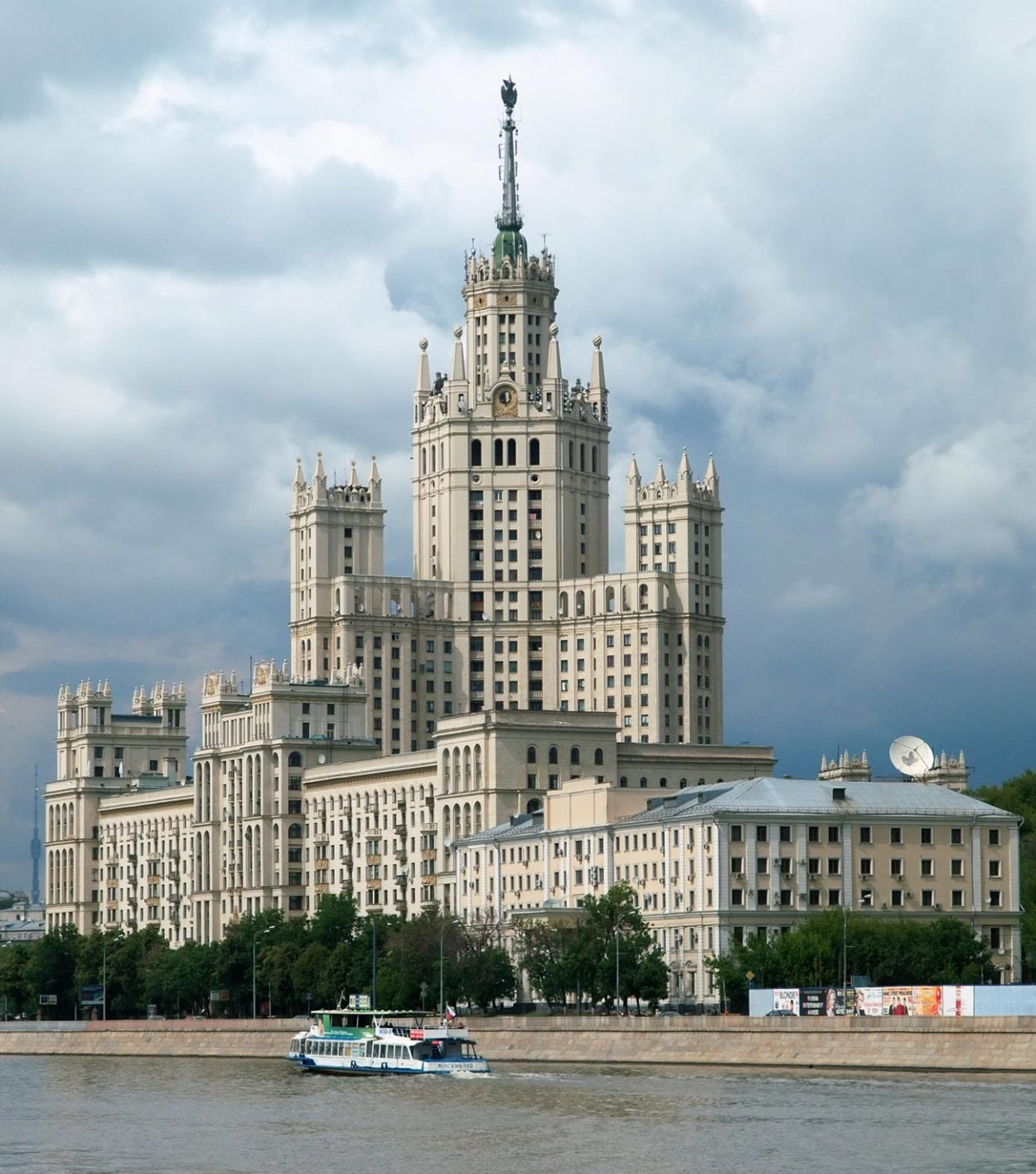 Сталинские высотки на карте Москвы