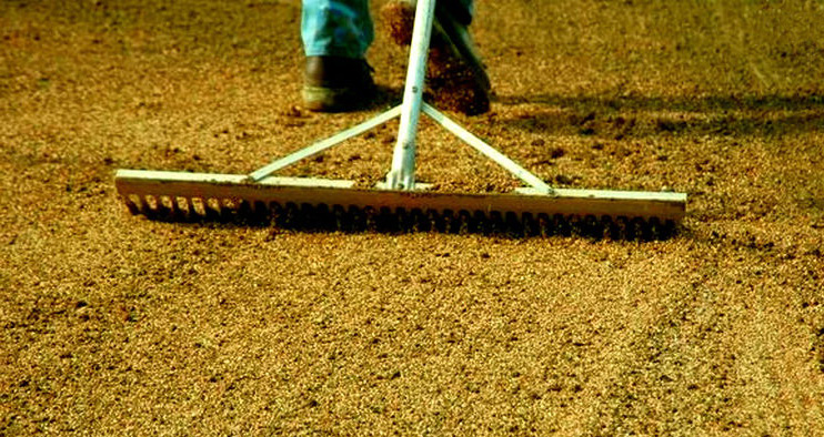 Подготовка почвы под посадку газона